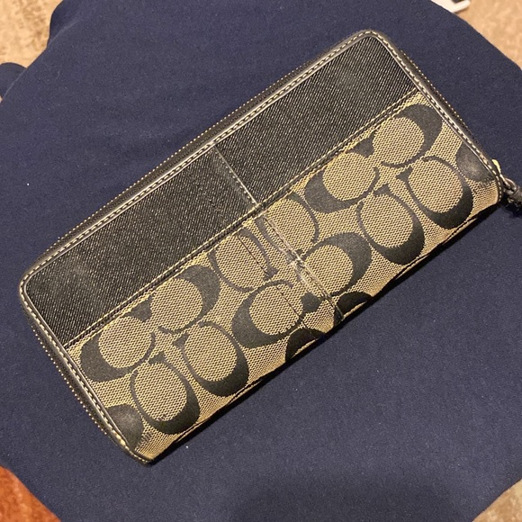 Coach Signature Stripe Wallet - Picture 9 of 10